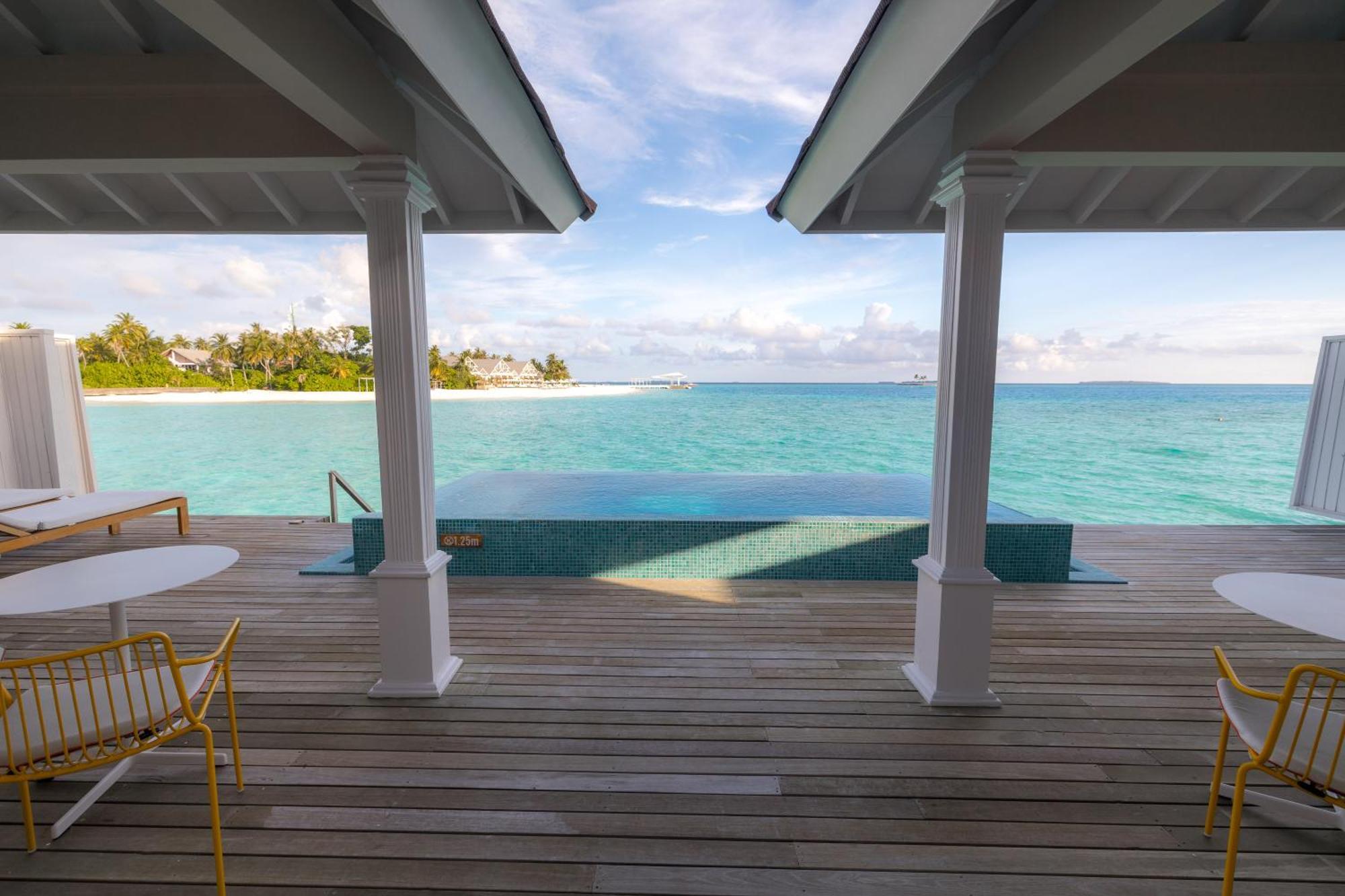 The Standard, Huruvalhi Maldives (Adults Only) Meedhoo  Rum bild A view of the Indian Ocean from a villa at the resort