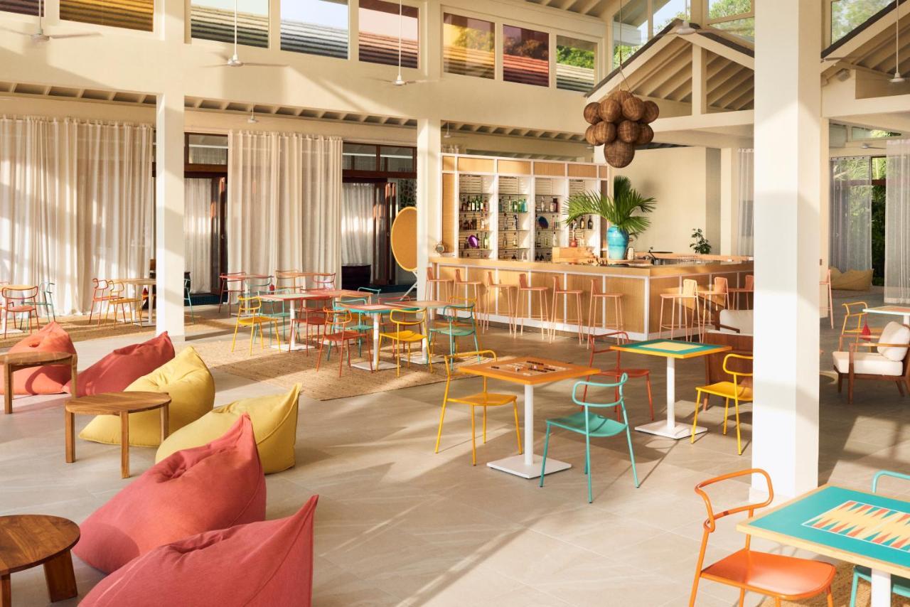 The Standard, Huruvalhi Maldives (Adults Only) Meedhoo  Exteriör bild The interior of the hotel