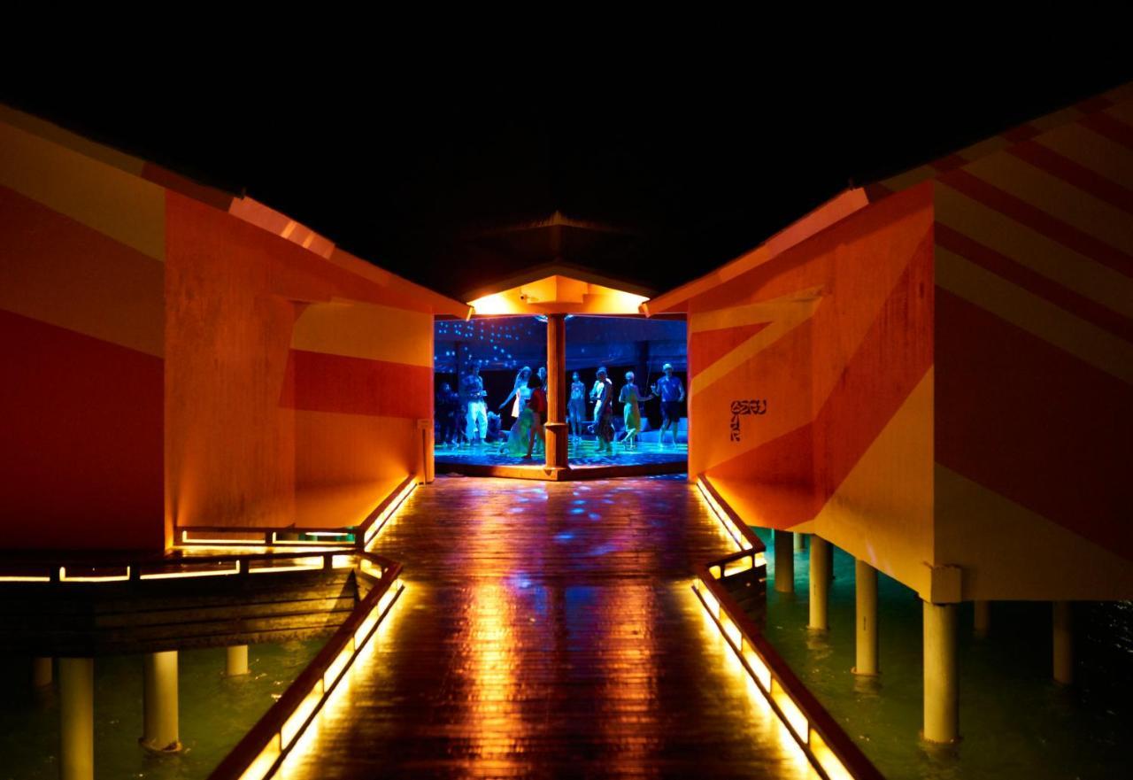 The Standard, Huruvalhi Maldives (Adults Only) Meedhoo  Exteriör bild The entrance of the museum
